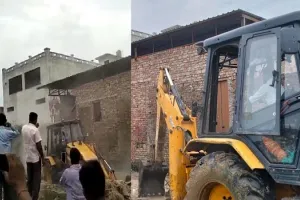 मुरादाबाद : फर्नीचर के रुपये मांगे तो एसडीएम ने कारोबारी के घर पर चलवाया बुलडोजर, दी बर्बाद करने की धमकी