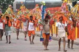 लखनऊ : कांवड़ यात्रा में बजेंगे डीजे, कांवड़ियों पर होगी पुष्प वर्षा, अपर मुख्य सचिव और पुलिस महानिदेशक ने लिया जायजा