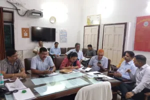 कानपुर : 34.89 लाख मतदाताओं के नाम आधार से होंगे लिंक, डोर-टू-डोर भरवाए जायेंगे फॉर्म