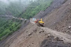 उत्तराखंड: बारिश का कहर, 143 सड़कों पर यातायात ठप