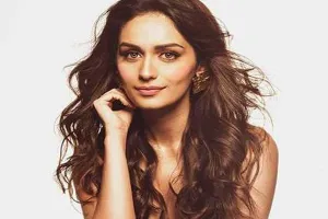 मानुषी छिल्लर ने साइन की तीसरी फिल्म, जल्द शुरू करेंगी शूटिंग