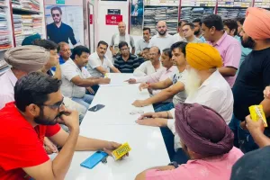 बरेली: बैठक में व्यापारियों ने कहा- 24 घंटे में मिट्टी जांच और गड्ढे कराना बंद नहीं हुए तो बाजार होगा बंद