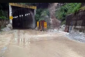 कुल्लू में बादल फटा, कम से कम चार लोगों के बहने की आशंका