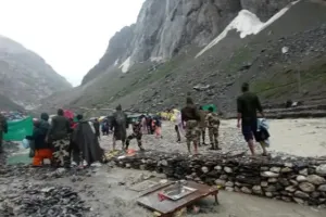 अमरनाथ गुफा के पास बादल फटने से 15 लोगों की मौत, कई लापता