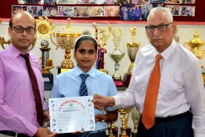 बरेली: एसआर इंटरनेशनल स्कूल की टॉपर सोनी शर्मा बनीं पीसीबी से जिला टॉपर