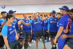 IND Vs WI : राहुल द्रविड़ ने की युवा भारतीय टीम की तारीफ, शिखर धवन के साथ लगाए ‘हम हैं चैम्पियन’ के नारे