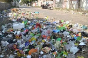 रुद्रपुर: पर्यावरण मित्रों का कार्य बहिष्कार जारी, जगह-जगह लग गए कूड़े के ढेर