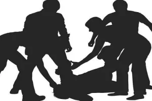 मुरादाबाद: प्रेमी के साथ जा रही छात्रा को पकड़कर धुना, फिर पुलिस को सौंपा