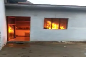 बिजनौर: गैस सिलेंडर के लीक होने से रसोई में लगी आग, बाल-बाल बची महिला