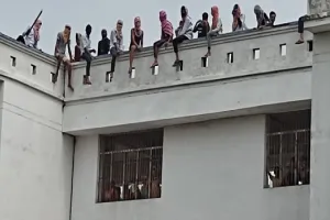 रामपुर : भोजन की खराब गुणवत्ता पर भड़के 150 छात्र, आठ घंटे तक छात्रावास में खुद को किया कैद