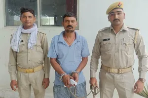 संभल: 25 हजार का इनामी तमंचे और कारतूस के साथ गिरफ्तार