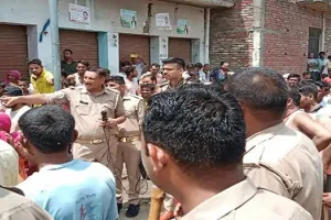 बिजनौर: सड़क किनारे घास काट रहे युवक की कार की टक्कर से मौत