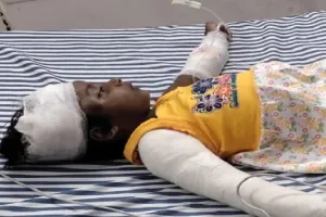 रामपुर : सड़क पार कर रहीं मासूम को कार ने मारी टक्कर, गंभीर