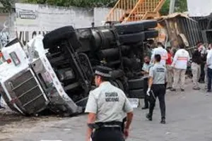 अमेरिका-मेक्सिको सीमा के समीप वाहन पलटने से दो लोगों की मौत, 10 घायल