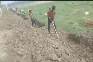 अमरोहा: ग्राम प्रधान व रोजगार सेवक पर मजदूरों का शोषण करने का आरोप