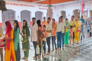 अमरोहा : हर-हर महादेव के जयकारों से गूंजा वातावरण, मंदिरों में दर्शन कर किया जलाभिषेक