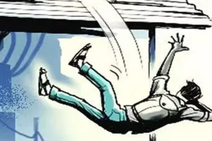 रामपुर: छत पर सो रहा युवक नींद में सड़क पर गिरा, मौत