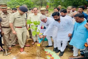 अमरोहा : पर्यावरण को शुद्ध रखने के लिए अधिक से अधिक करें पौधरोपण