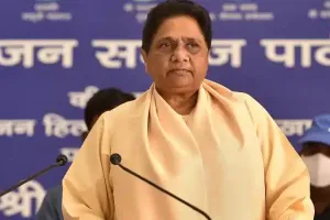 मायावती ने अपने रिश्‍तेदारों बोला हमला, कहा- बसपा को कमजोर करने के लिये पर्दे के पीछे से हो रही साजिश