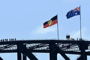 पांच साल के अभियान के बाद सिडनी हार्बर ब्रिज पर स्थायी रूप से लहराएगा आदिवासी ध्वज