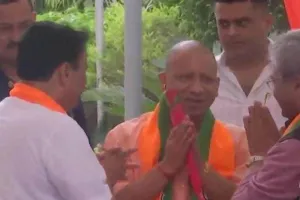 मुख्‍यमंत्री परिषद की बैठक में भाग लेने के लिये सीएम योगी पहुंचे दिल्ली, द‍िनेश खटीक के मामले पर भी हो सकती है चर्चा