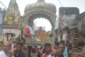 अयोध्या: सावन झूला मेला का हुआ आगाज, मनमोहक पालकियों पर निकाली गई यात्रा