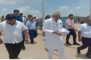 राज्य मंत्री मयंकेश्वर शरण सिंह ने छोटे भाई की अस्थियां संगम में की विसर्जित