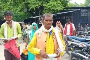 उन्नाव: अपनी ही जमीन पर कब्जा पाने के लिये 29 सालों से दर-दर भटक रहा बुजुर्ग