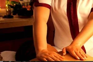 अयोध्या: पुलिस ने शहर के एक मसाज सेंटर पर मारा छापा, मचा हड़कंप