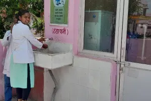 बाराबंकी: डिप्टी सीएम बृजेश पाठक के निरीक्षण का भी जिला अस्पताल पर नहीं पड़ा प्रभाव, मरीज व तीमारदार हो रहे परेशान