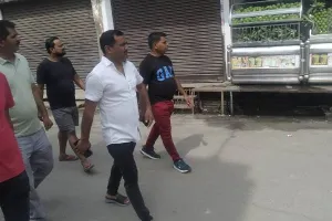 गोंडा: शिक्षिका अपहरण कांड में बैकफुट पर पुलिस, नहीं हुई बरामदगी तो सड़क पर उतरे पालिकाध्यक्ष, बंद कराया बाजार