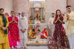 अभिनेत्री पायल रोहतगी ने शादी से पहले राजेश्वर महादेव मंदिर में की पूजा-अर्चन