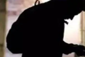 कानपुर: चोरों ने घर से नकदी समेत पांच लाख का माल किये पार, परिजनों ने दी तहरीर