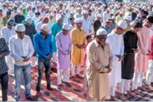 लखनऊ: राजधानी में हर्षोल्लास के साथ मनाया जा रहा ईद-उल-अजहा का त्योहार, धारा 144 लागू