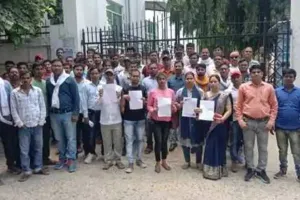 प्रयागराज: शिक्षक भर्ती के अवशेष पैनल में चयनित अभ्यर्थियों ने की विद्यालय आवंटन की मांग