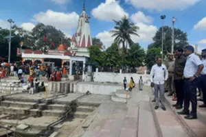 जौनपुर: हर-हर महादेव के उद्घोष से गूंजा शिवालय, सावन के पहले सोमवार को मंदिरों में उमड़ी श्रद्धालुओं की भीड़