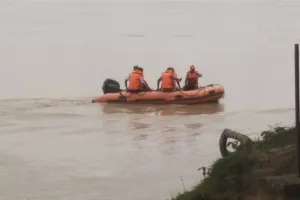 अयोध्या: सरयू नदी में स्नान करते समय डूबा नाबालिग कांवरिया, तलाश में जुटे गोताखोर