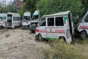 कानपुर: कांशीराम अस्पताल में एक साल से खड़ी हैं 53 एम्बुलेंस, सपा बोली- शर्म करो…