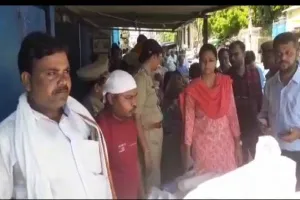 रायबरेली: शहर के कई दुकानों पर प्रशासन ने मारा छापा, प्रतिबंधित प्लास्टिक किया बरामद