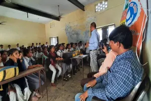 बाराबंकी: जल संरक्षण के प्रति अवर अभियंता लघु सिंचाई ने लोगों को किया सचेत, कही यह बड़ी बात