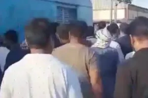 कानपुर सेंट्रल स्टेशन पर युवक ने किया कुछ ऐसा, एक घंटे खड़ी रही स्वर्ण शताब्दी एक्सप्रेस, यात्रियों ने किया हंगामा