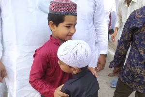 बाराबंकी: हर्षोल्लास पूर्वक मनाया गया कुर्बानी का त्योहार बकरीद, गले मिलकर लोगों ने दी बधाई