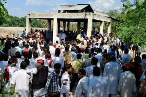 पंचतत्व में विलीन हुईं मुलायम सिंह की पत्नी साधना, नम आखों से बेटे प्रतीक ने दी मुखाग्नि