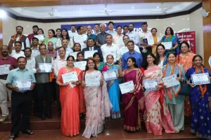 डॉक्टर्स-डे पर चिकित्सा रत्न सम्मान से नवाजे गये चिकित्सक, डॉ. अनुराधा की किताब का हुआ विमोचन