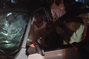 बाराबंकी : ट्रैक्टर ट्राली से भिड़ी पूर्व विधायक की कार, आधा दर्जन घायल