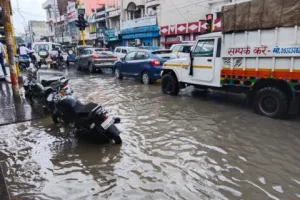 हल्द्वानी: चंद मिनटों की बारिश ने खोली नगर निगम की पोल, अधिकारियों के दावे हो गए पानी-पानी… देखें VIDEO