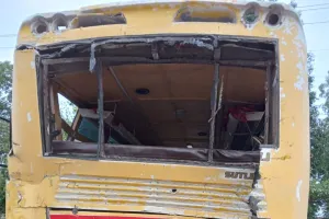 बरेली: स्कूल बस में पीछे से ट्रक ने मारी टक्कर, 6 बच्चे घायल, ट्रक चालक मौके से फरार