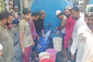 हल्द्वानी: ईद उल अजहा पर बिजली ने छुड़ाए पसीने, लोगों ने टैंकरों से ढोया पानी