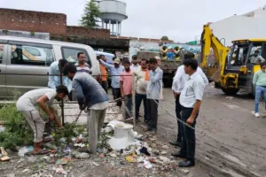 हल्द्वानी: नगर निगम ने जमीन पर लिया कब्जा, बैंड वाहन हटवाए