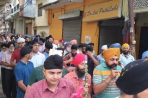 हल्द्वानी: गुरु हरिकृष्ण साहिब जी के प्रकाश पर्व पर निकली प्रभातफेरी, पुष्पवर्षा से स्वागत